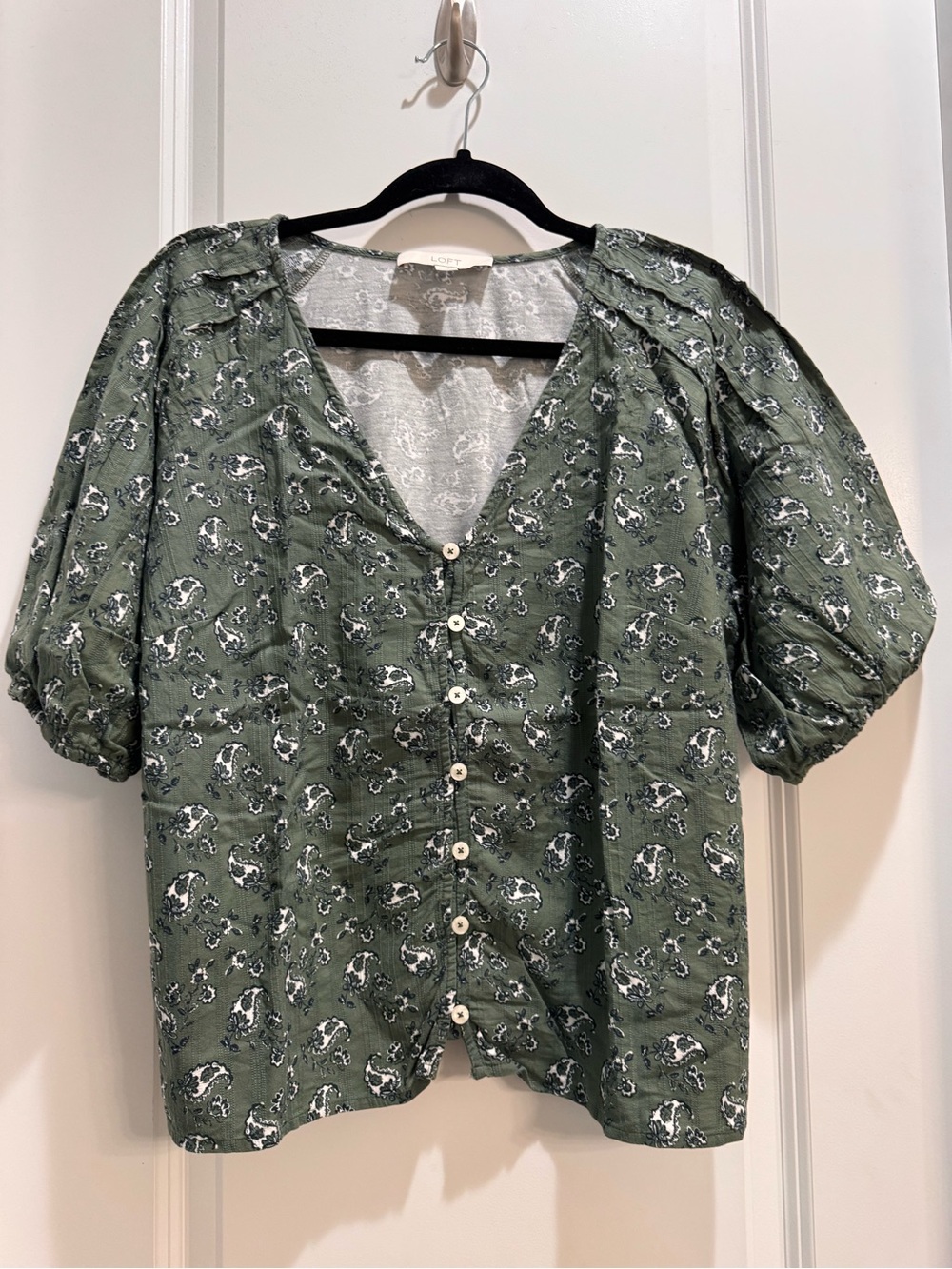 LOFT Green Paisley Top Large VNeck Balloon Sleeves buttons Armpit To Armpit22”